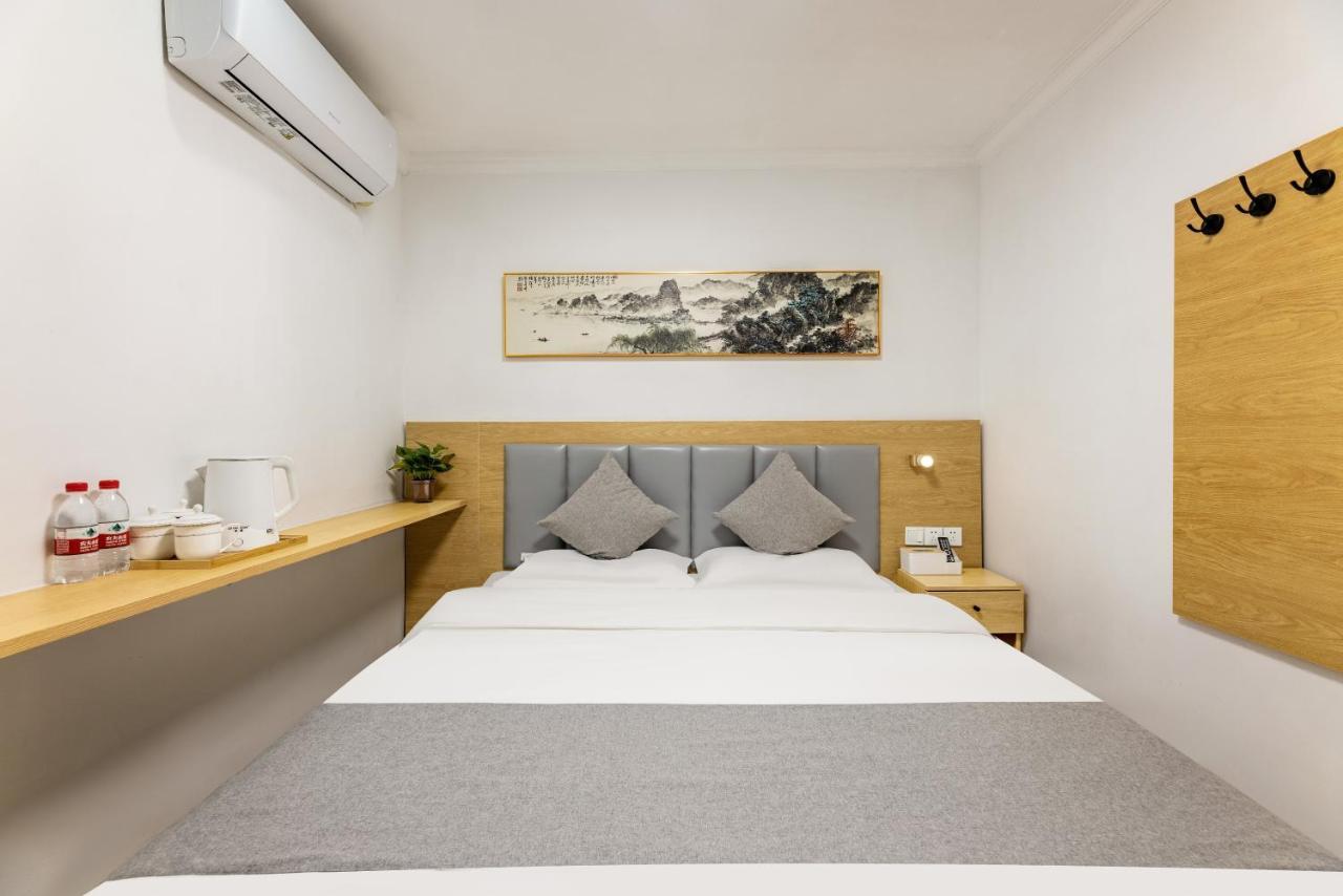 Happy Dragon Hotel -- Nearby Tiananmen Square & Forbidden City & Wangfujing Street & Line 5,6,8 Subway Nearby & Free Coffee & Free Laundry & Fluent English Speaking & Tourist Attractions Ticket Service & Free Wifi Unlimited For Western Software Pekin Dış mekan fotoğraf