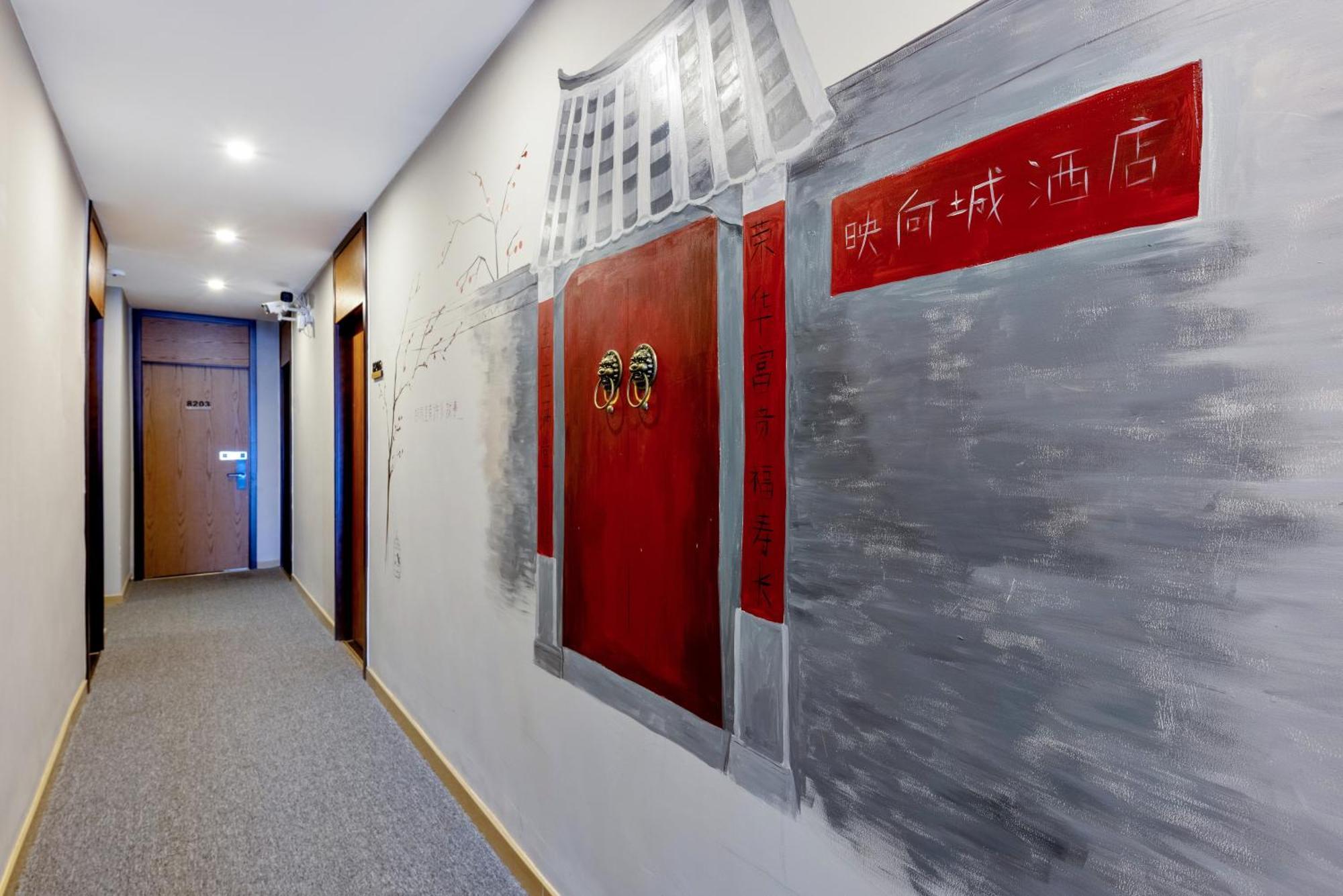 Happy Dragon Hotel -- Nearby Tiananmen Square & Forbidden City & Wangfujing Street & Line 5,6,8 Subway Nearby & Free Coffee & Free Laundry & Fluent English Speaking & Tourist Attractions Ticket Service & Free Wifi Unlimited For Western Software Pekin Dış mekan fotoğraf