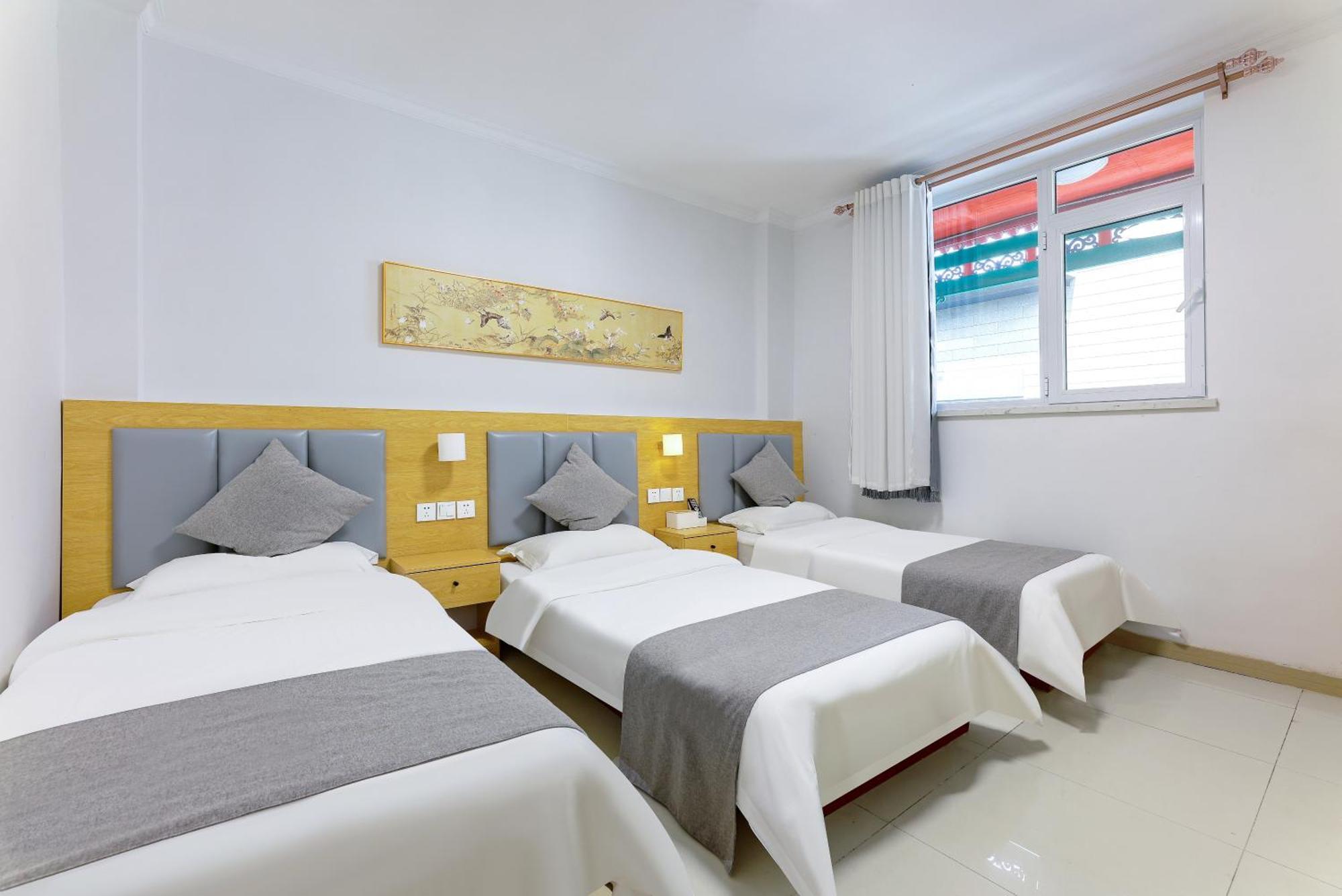 Happy Dragon Hotel -- Nearby Tiananmen Square & Forbidden City & Wangfujing Street & Line 5,6,8 Subway Nearby & Free Coffee & Free Laundry & Fluent English Speaking & Tourist Attractions Ticket Service & Free Wifi Unlimited For Western Software Pekin Dış mekan fotoğraf