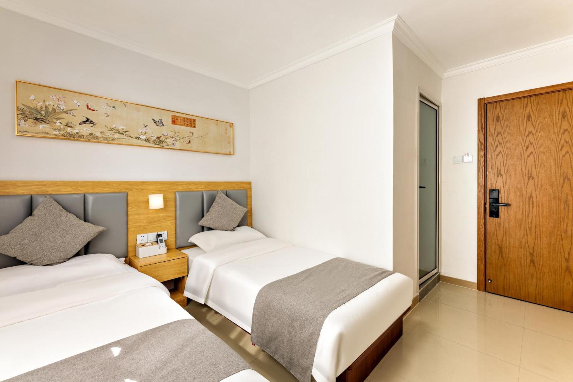 Happy Dragon Hotel -- Nearby Tiananmen Square & Forbidden City & Wangfujing Street & Line 5,6,8 Subway Nearby & Free Coffee & Free Laundry & Fluent English Speaking & Tourist Attractions Ticket Service & Free Wifi Unlimited For Western Software Pekin Dış mekan fotoğraf