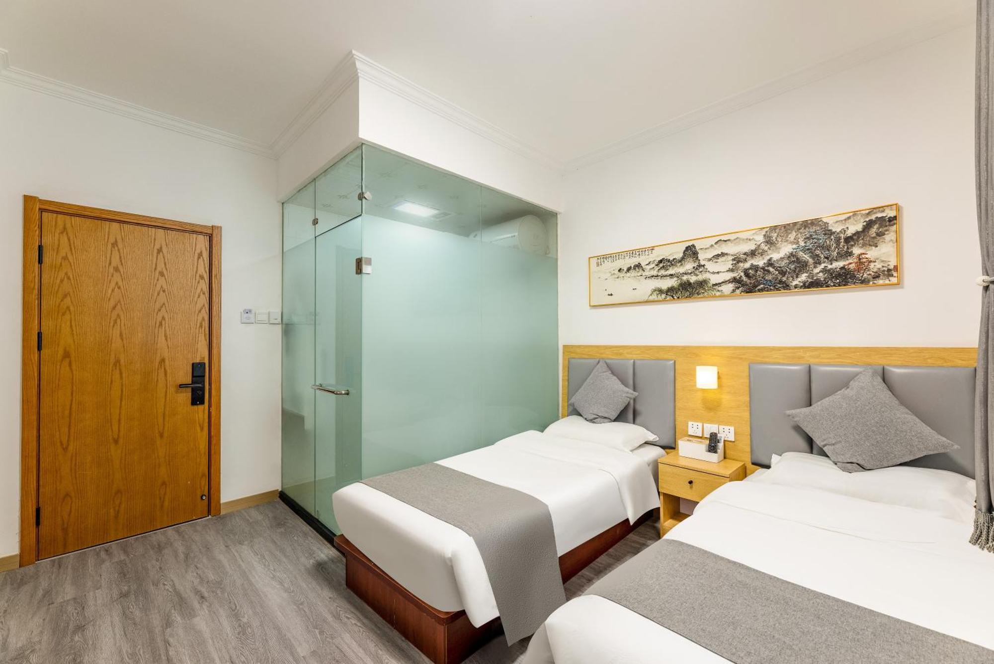 Happy Dragon Hotel -- Nearby Tiananmen Square & Forbidden City & Wangfujing Street & Line 5,6,8 Subway Nearby & Free Coffee & Free Laundry & Fluent English Speaking & Tourist Attractions Ticket Service & Free Wifi Unlimited For Western Software Pekin Dış mekan fotoğraf