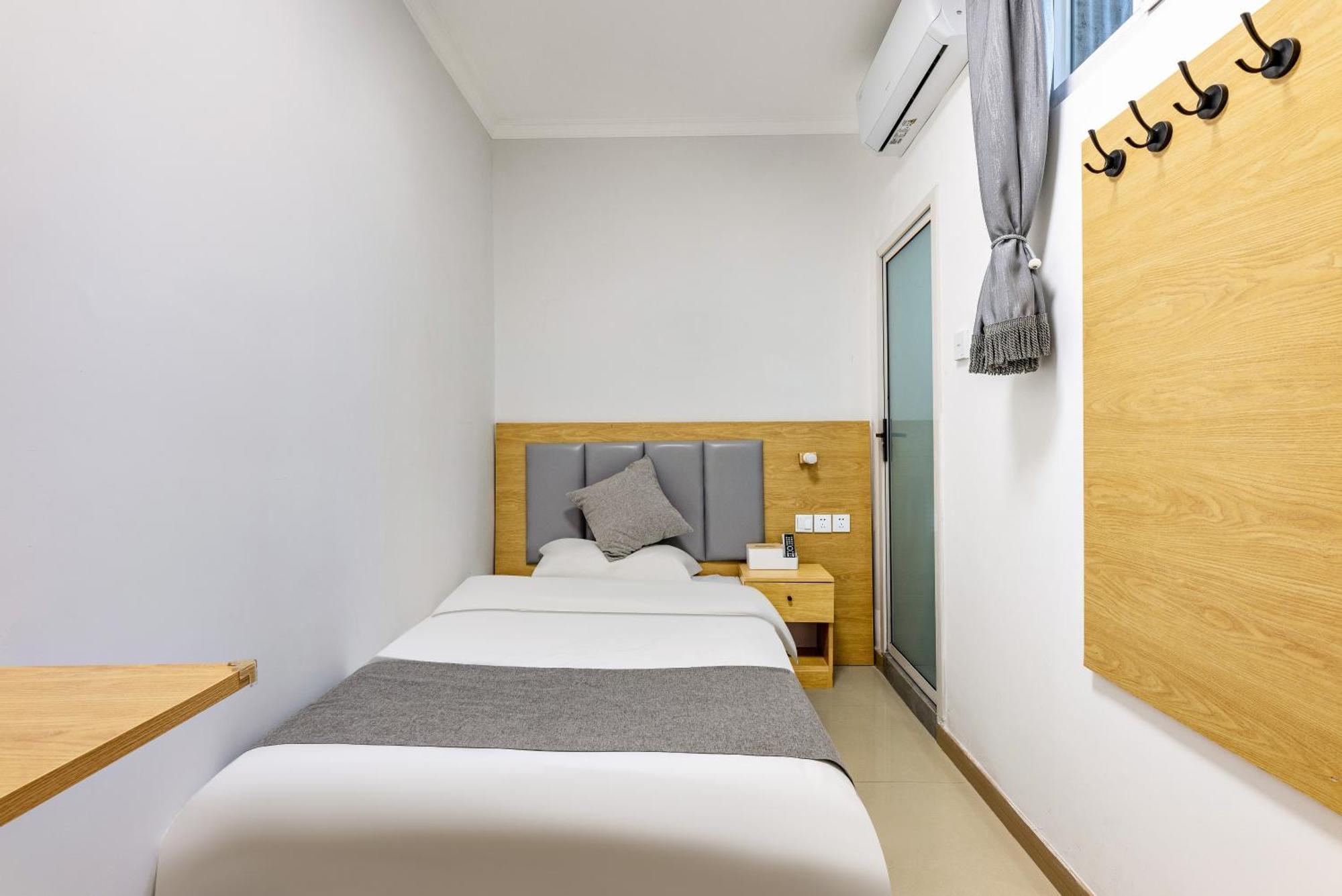 Happy Dragon Hotel -- Nearby Tiananmen Square & Forbidden City & Wangfujing Street & Line 5,6,8 Subway Nearby & Free Coffee & Free Laundry & Fluent English Speaking & Tourist Attractions Ticket Service & Free Wifi Unlimited For Western Software Pekin Dış mekan fotoğraf