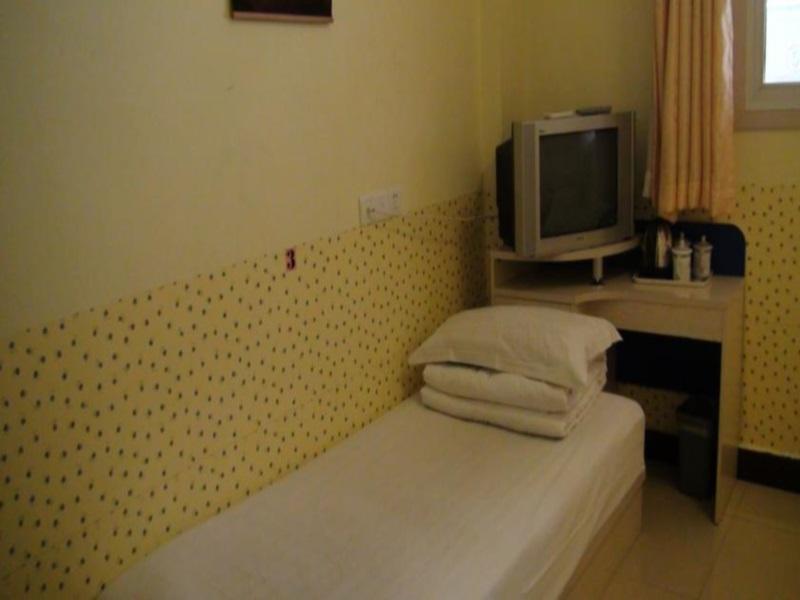 Happy Dragon Hotel -- Nearby Tiananmen Square & Forbidden City & Wangfujing Street & Line 5,6,8 Subway Nearby & Free Coffee & Free Laundry & Fluent English Speaking & Tourist Attractions Ticket Service & Free Wifi Unlimited For Western Software Pekin Dış mekan fotoğraf