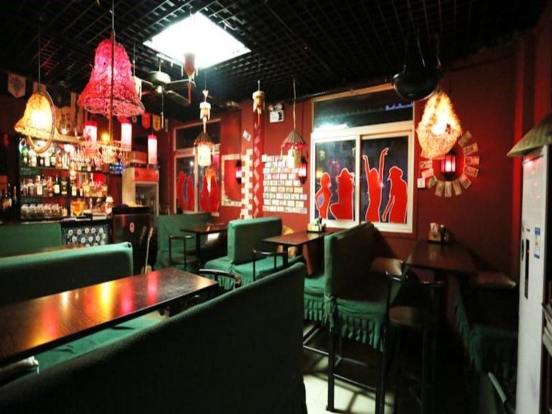 Happy Dragon Hotel -- Nearby Tiananmen Square & Forbidden City & Wangfujing Street & Line 5,6,8 Subway Nearby & Free Coffee & Free Laundry & Fluent English Speaking & Tourist Attractions Ticket Service & Free Wifi Unlimited For Western Software Pekin Dış mekan fotoğraf