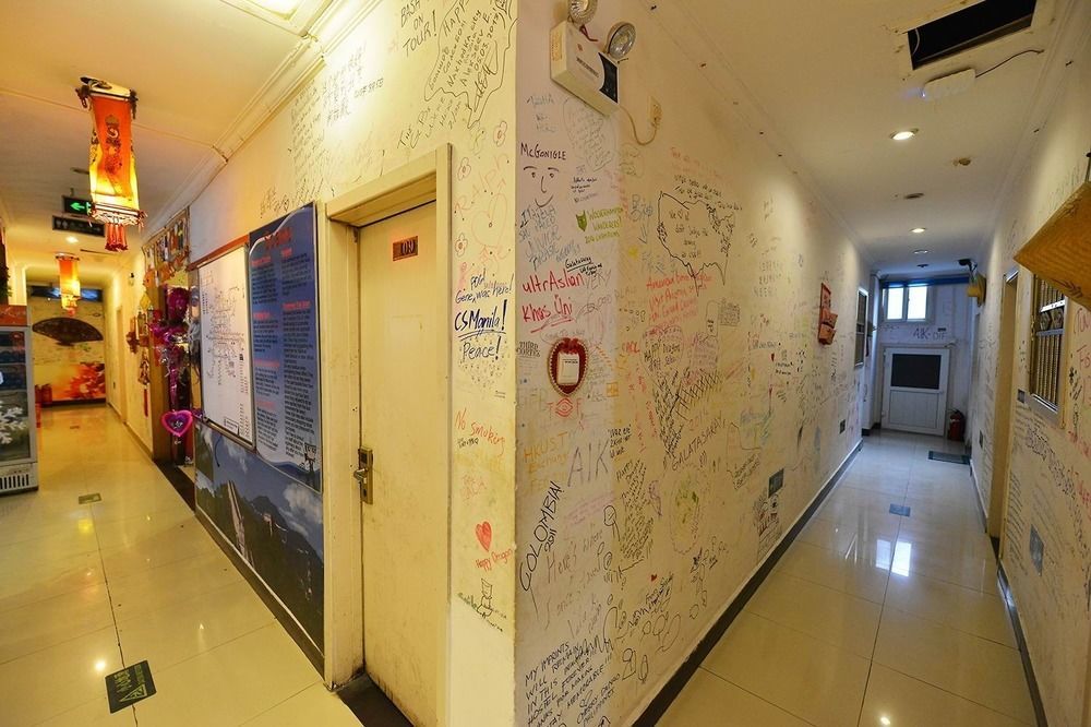 Happy Dragon Hotel -- Nearby Tiananmen Square & Forbidden City & Wangfujing Street & Line 5,6,8 Subway Nearby & Free Coffee & Free Laundry & Fluent English Speaking & Tourist Attractions Ticket Service & Free Wifi Unlimited For Western Software Pekin Dış mekan fotoğraf