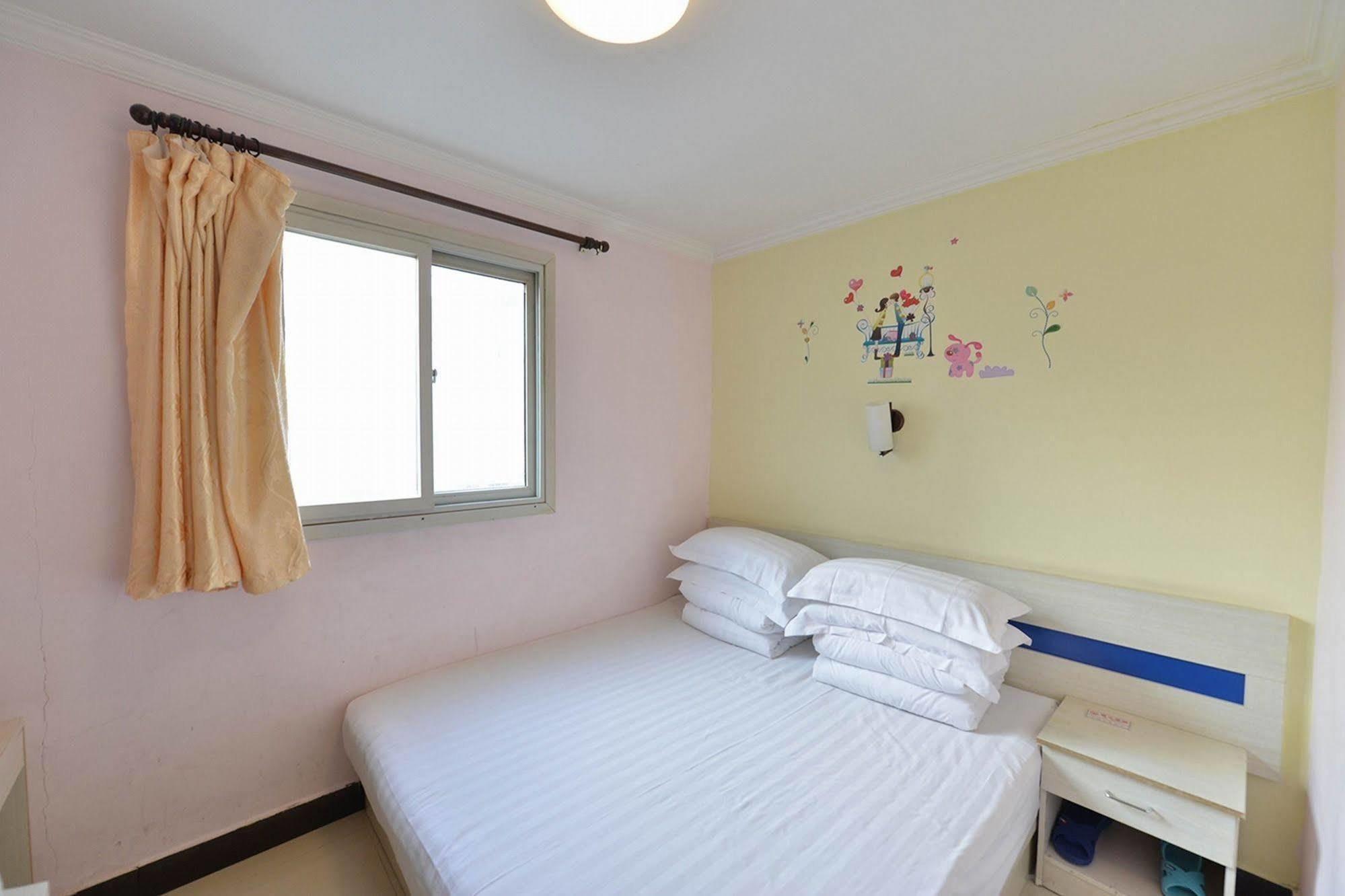 Happy Dragon Hotel -- Nearby Tiananmen Square & Forbidden City & Wangfujing Street & Line 5,6,8 Subway Nearby & Free Coffee & Free Laundry & Fluent English Speaking & Tourist Attractions Ticket Service & Free Wifi Unlimited For Western Software Pekin Dış mekan fotoğraf