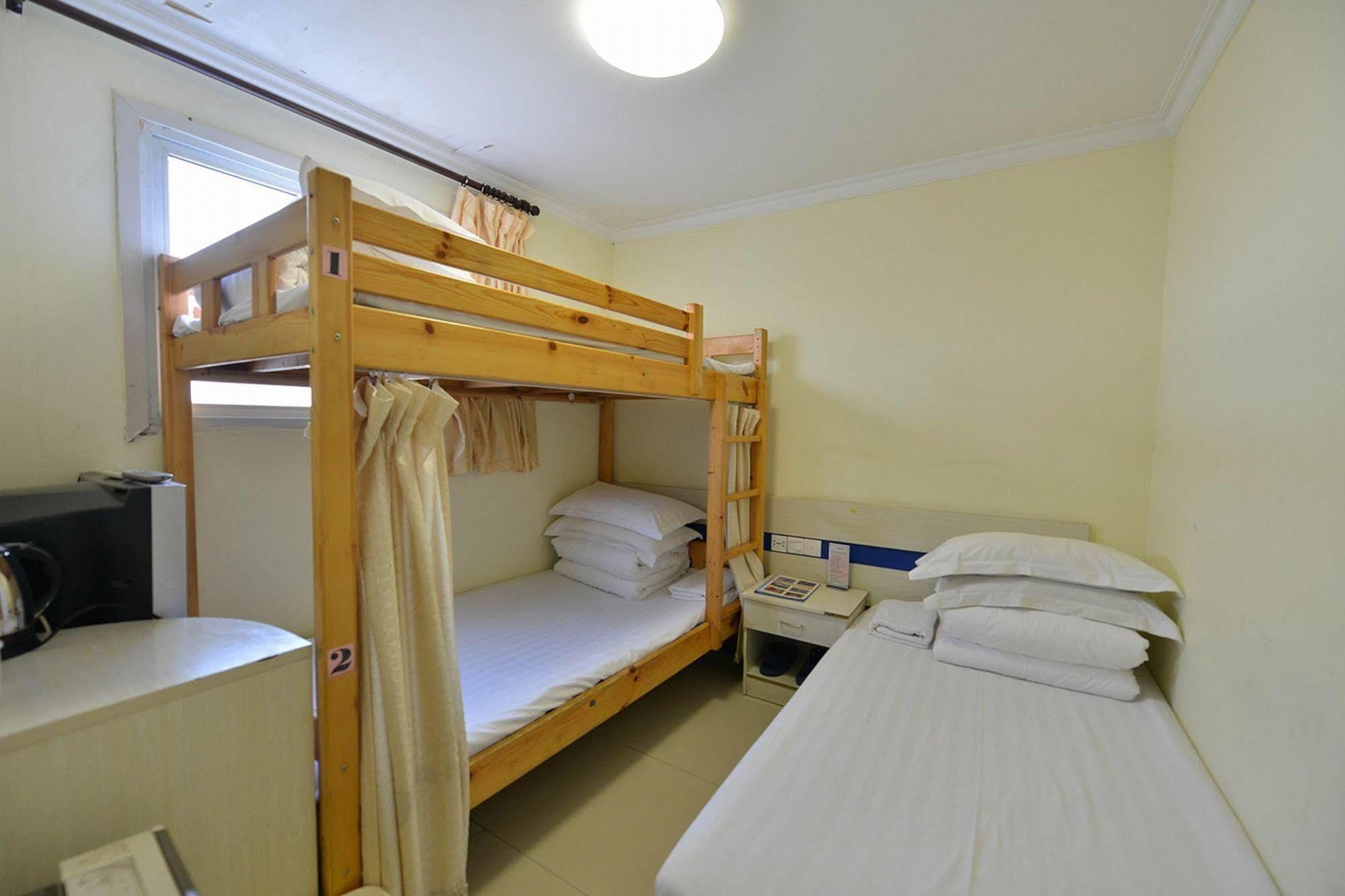 Happy Dragon Hotel -- Nearby Tiananmen Square & Forbidden City & Wangfujing Street & Line 5,6,8 Subway Nearby & Free Coffee & Free Laundry & Fluent English Speaking & Tourist Attractions Ticket Service & Free Wifi Unlimited For Western Software Pekin Dış mekan fotoğraf