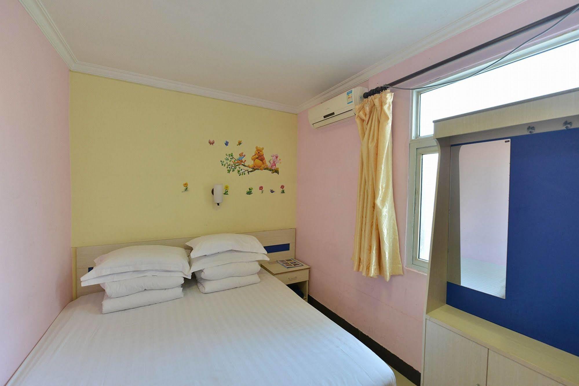 Happy Dragon Hotel -- Nearby Tiananmen Square & Forbidden City & Wangfujing Street & Line 5,6,8 Subway Nearby & Free Coffee & Free Laundry & Fluent English Speaking & Tourist Attractions Ticket Service & Free Wifi Unlimited For Western Software Pekin Dış mekan fotoğraf