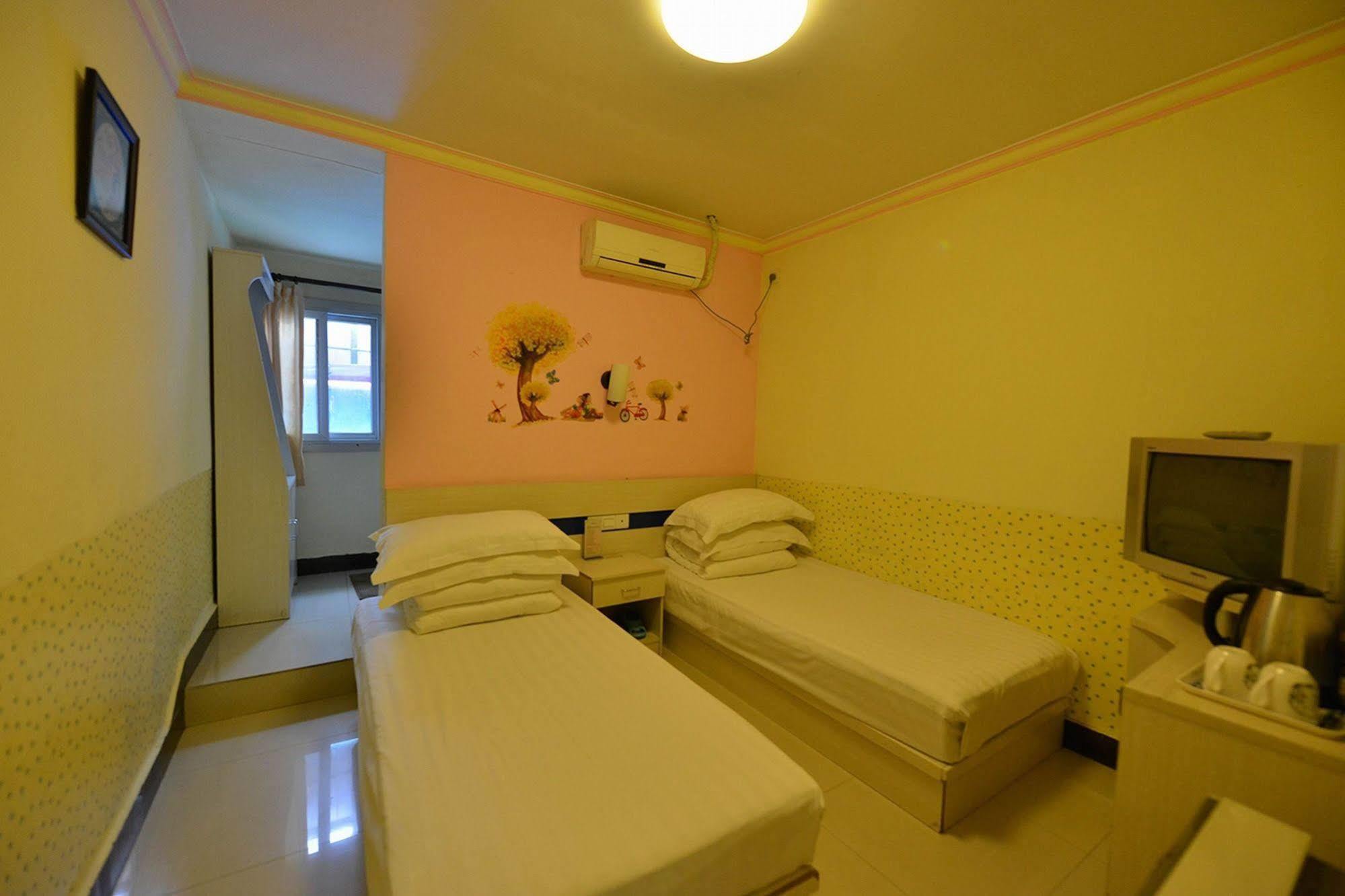 Happy Dragon Hotel -- Nearby Tiananmen Square & Forbidden City & Wangfujing Street & Line 5,6,8 Subway Nearby & Free Coffee & Free Laundry & Fluent English Speaking & Tourist Attractions Ticket Service & Free Wifi Unlimited For Western Software Pekin Dış mekan fotoğraf
